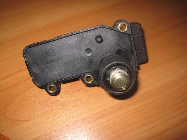 Датчик хода гольф 3. 6. Регулятор холостого хода гольф 3 1. 8. Дверь, оригинал bosch 00775688.