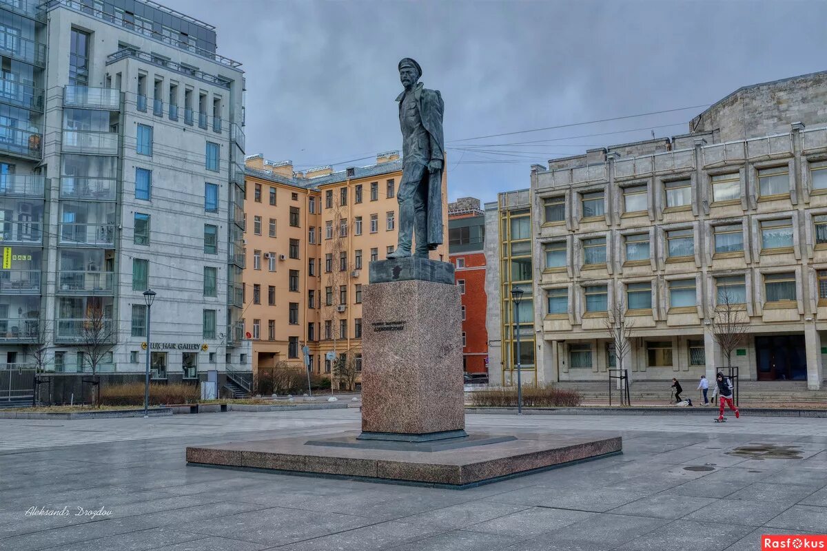 дзержинского санкт петербург. памятник дзержинскому в кае. шпалерная улица памятник дзержинскому. дзержинскому на шпалерной улице. памятник дзержинскому спб горевой скульптор.