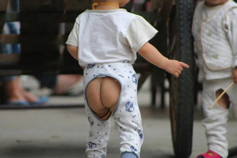 Вызывающие наряды выпускниц. Мужчин нельзя ходить. Девочка в шлепках. Девушка с затычкой на улице. Джулия салеми 2016.