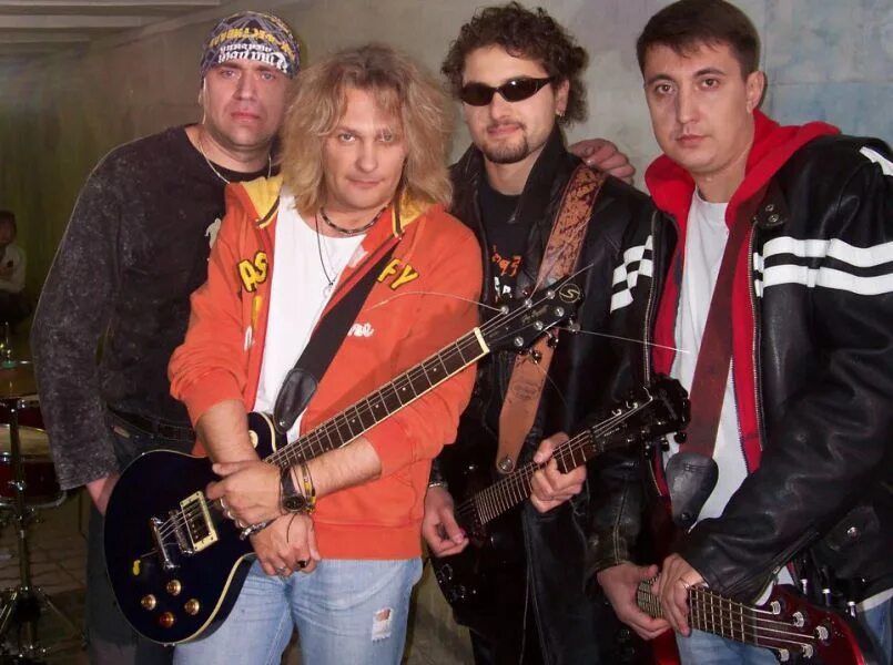 Авиационный диспетчер. Fin rol группа. Диспетчер транспорта. Диспетчера группа. Солист группы год змеи.