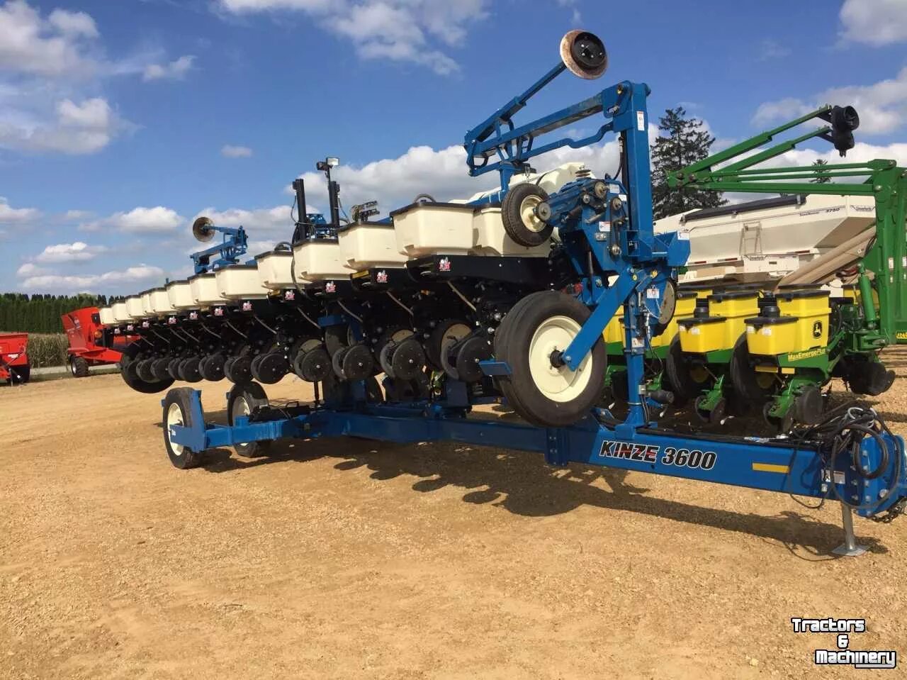 Сеялка Kinze 3605. Сеялка Kinze 3600. Сеялка точного высева Kinze 3605. Сеялка Кинзе 3600 16 рядная.