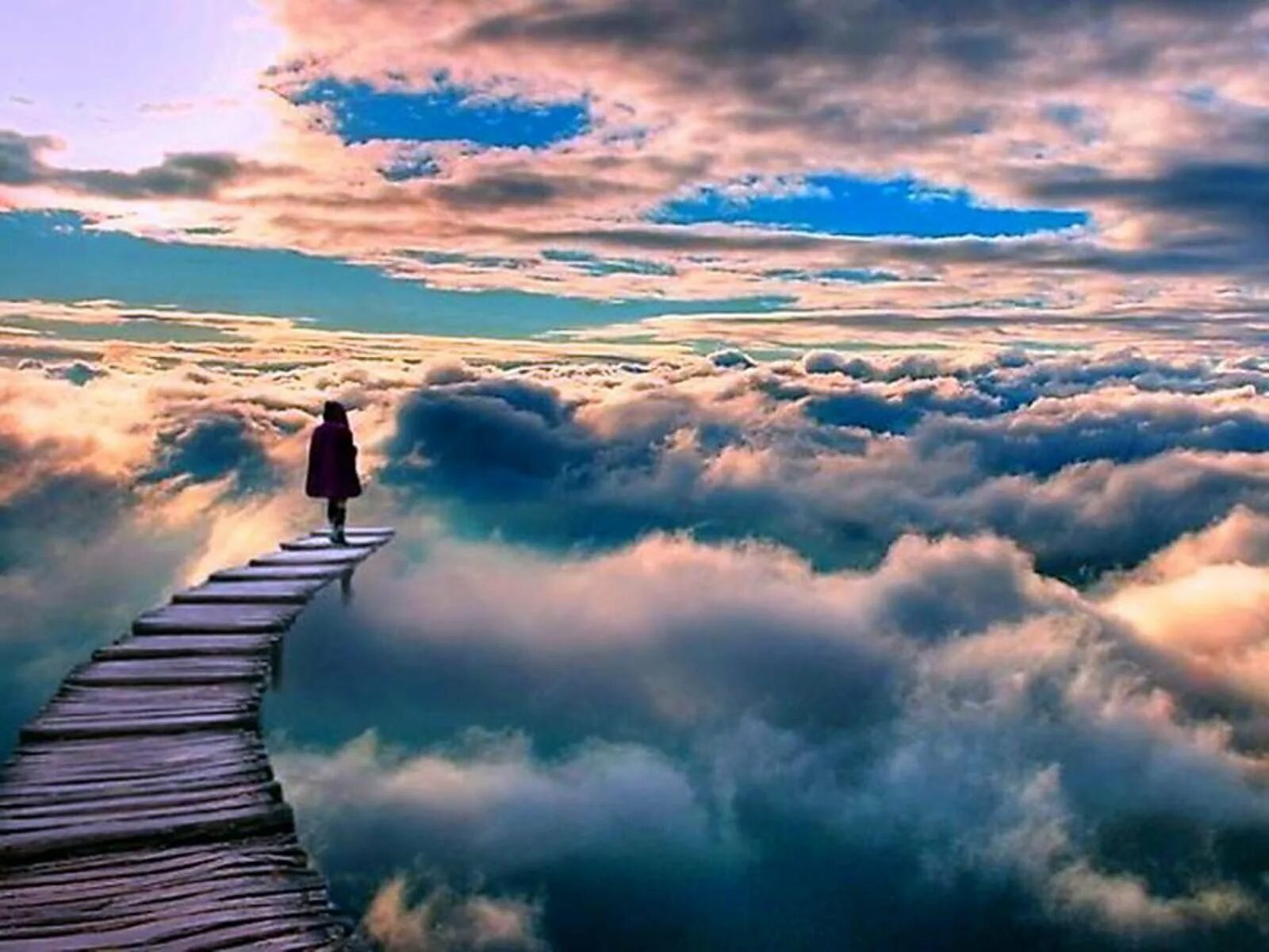 Человек уходит в небо. Задуматься о жизни. Путь одиночества. Дорога в небеса.