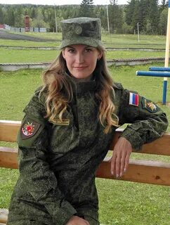 Женщины служащие в своей