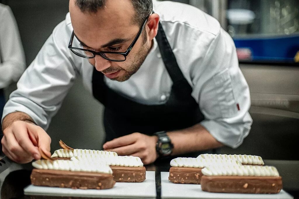 эклеры с бельгийским шоколадом. мкс ставрополь эклеры. кондитерская эклер ростов на дону. эклеры хелла. печенье эклер.