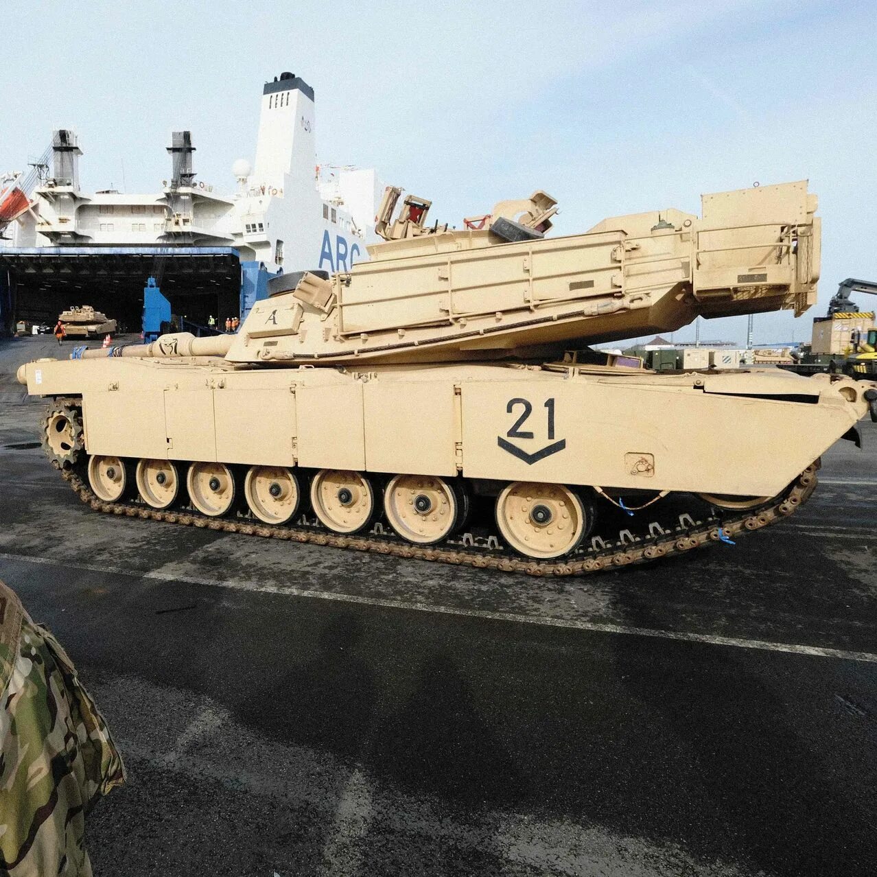 Цена танка абрамс 2023. Абрамс 2023. Танк m1 Abrams. Американские танки m1 Abrams. Танки Абрамс на Украине.