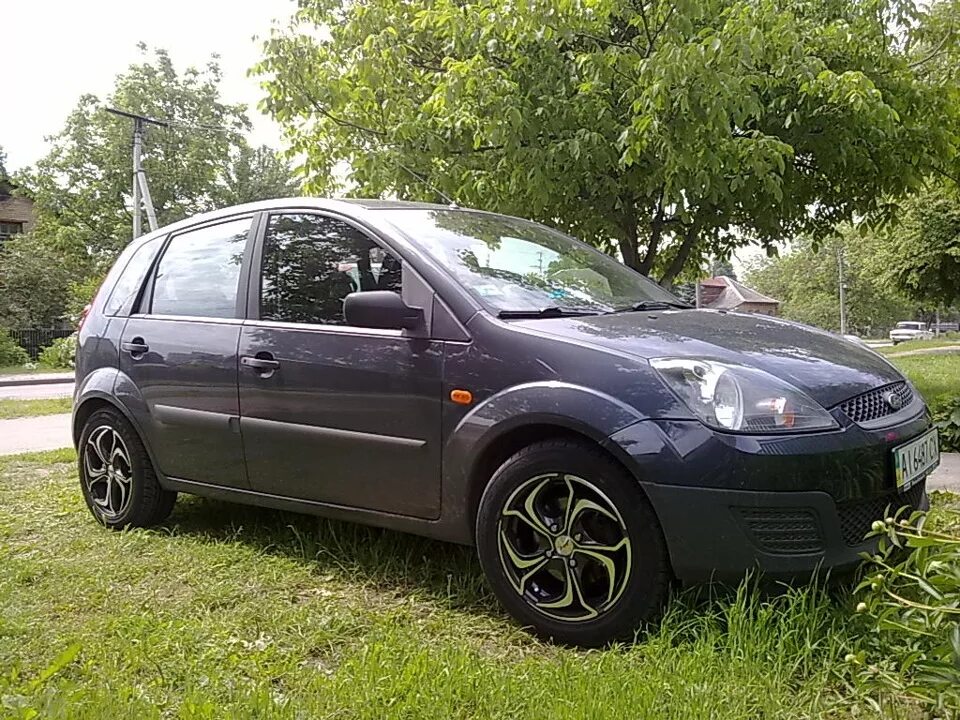 Форд фиеста мк5 2007. Форд фиеста мк6 3 дверный. Колеса форд фиеста мк5. Ford fiesta mk5 диски. Колеса форд фиеста мк5.