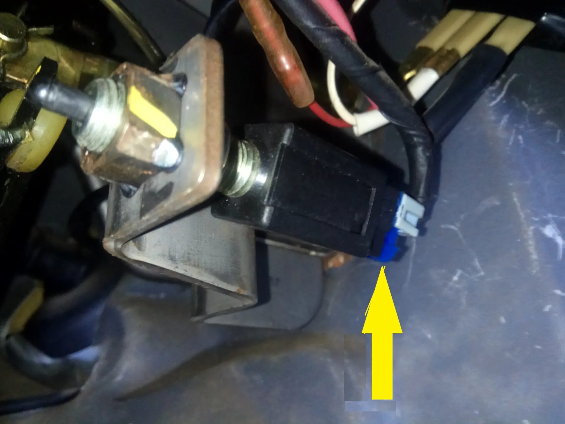 Датчик педали ниссан альмера классик. Педаль сцепления ниссан альмера классик. nissan almera classic b10 концевик сцепления. концевик сцепления ниссан альмера классик. педаль сцепления для nissan almera classic.