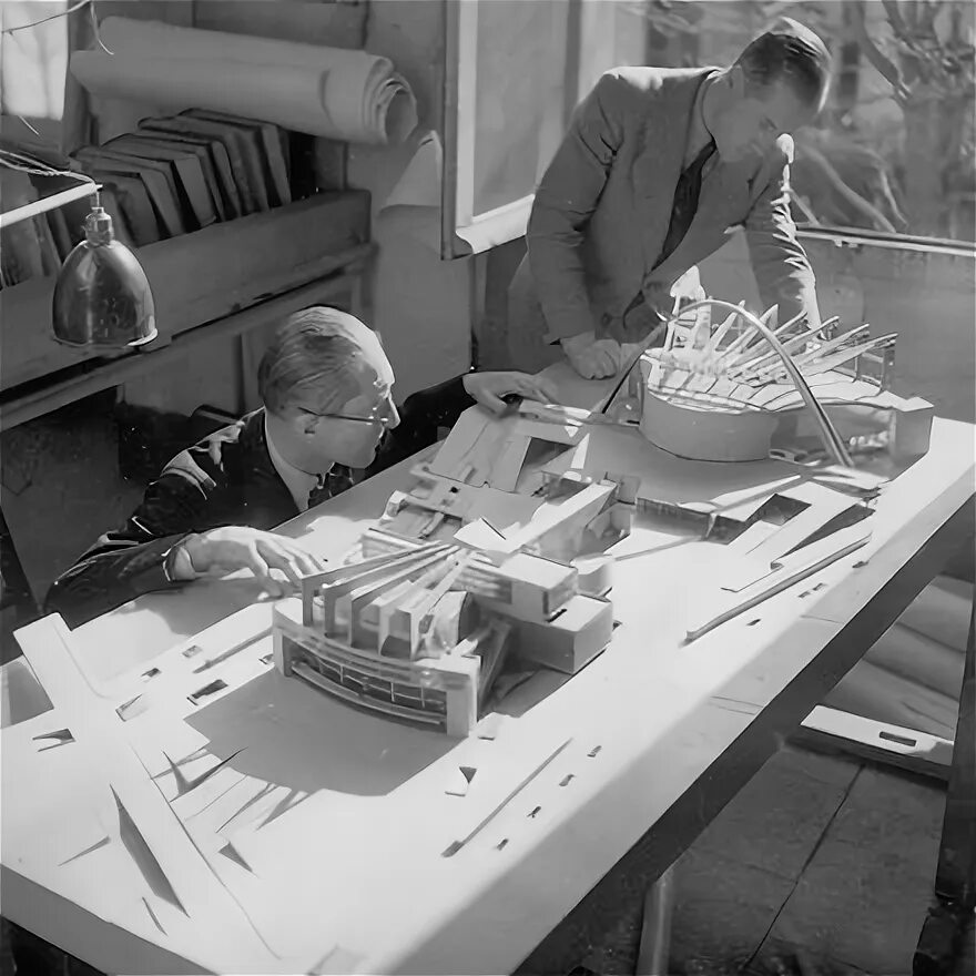 Pin en Le Corbusier and Nikolai Kolli, Centrosoyuz Building, Moscow, 1933