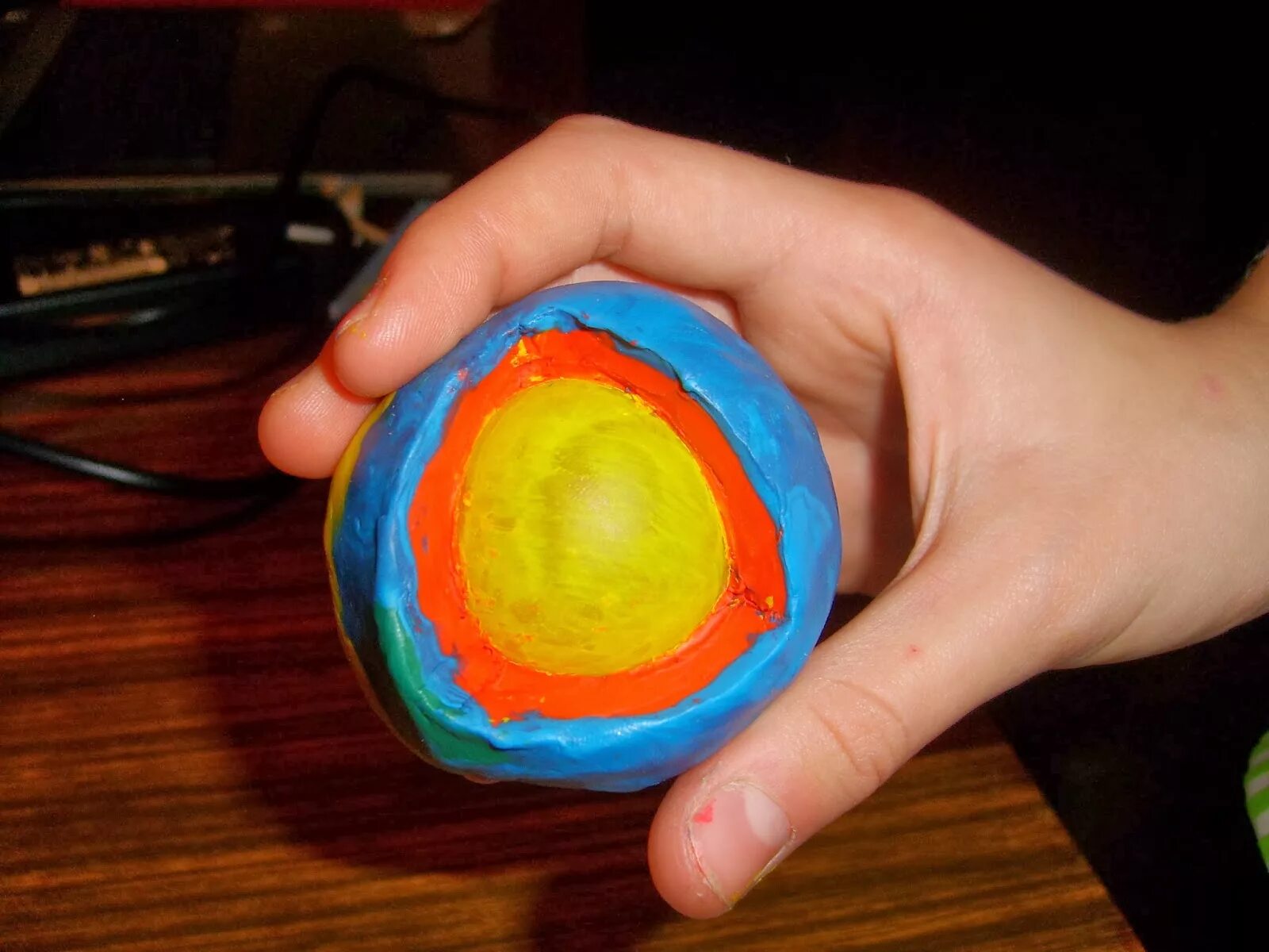 макет земли в разрезе