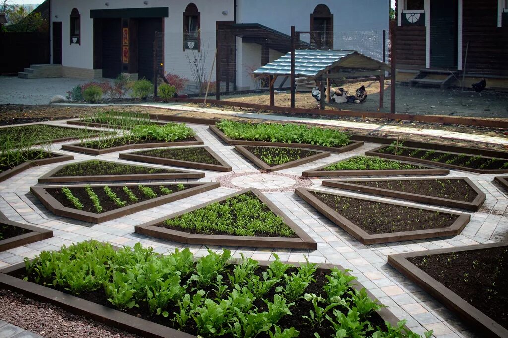 Грядки-клумбы мавританский дворик. Красивый огород. Разновысотные грядки. 8. Грядки гардек.