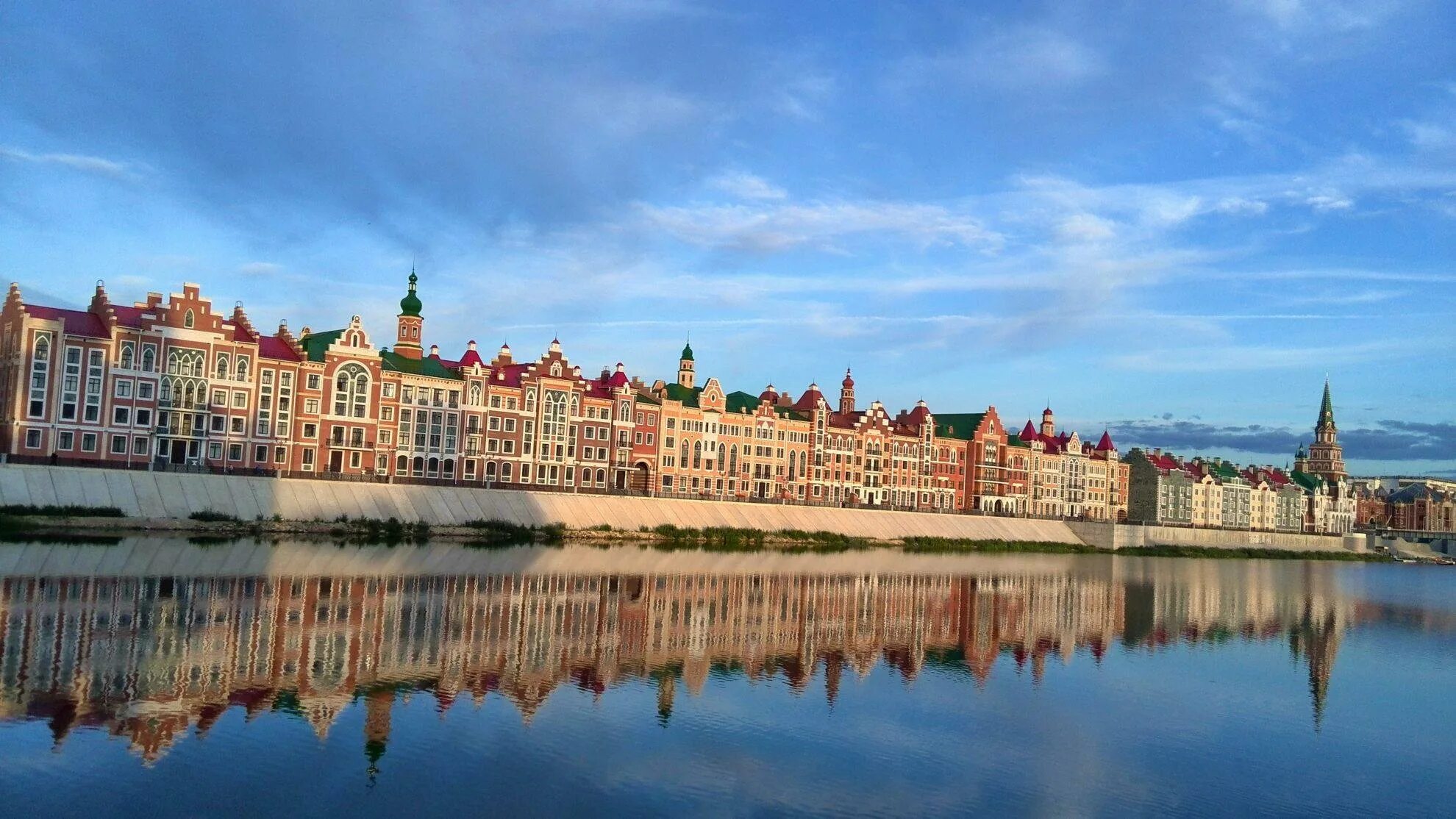 Марий эл набережная брюгге. Йошкар-ола набережная брюгге церковь. Йошкар-ола набережная брюгге. Брюгге йошкар-ола. Набережная брюгге 1 в йошкар-оле.