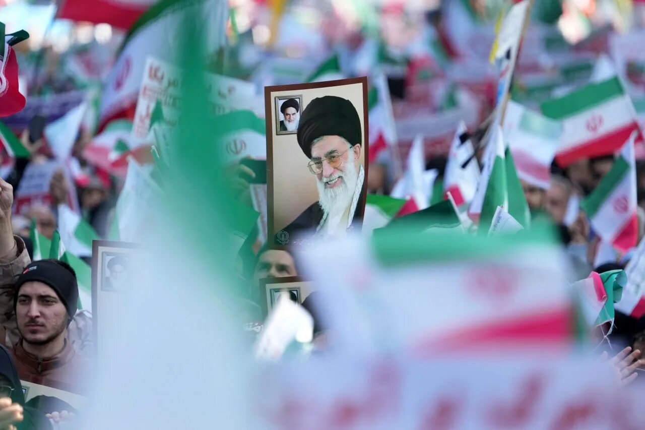 Иран держава. Мид ирана здание. Иран держава. Персидская империя ахеменидов персеполь. Иран тегеран флаг.