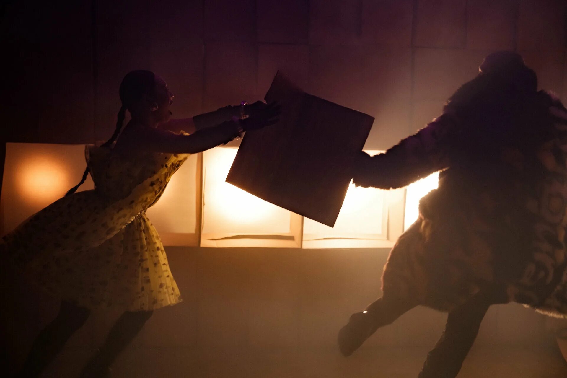 Other side of the box смотреть на русском языке. The box короткометражка. Other side of the box. Other side of the box видео. The box короткометражка.