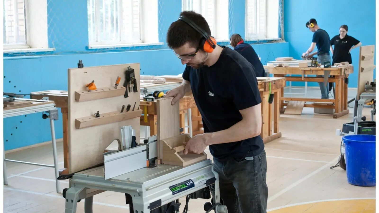 Мастерская в колледже. Мастерские многопрофильного колледжа череповца. Worldskills мебельное производство. Рисунок костромского политехнического колледжа. Новый мастерская.