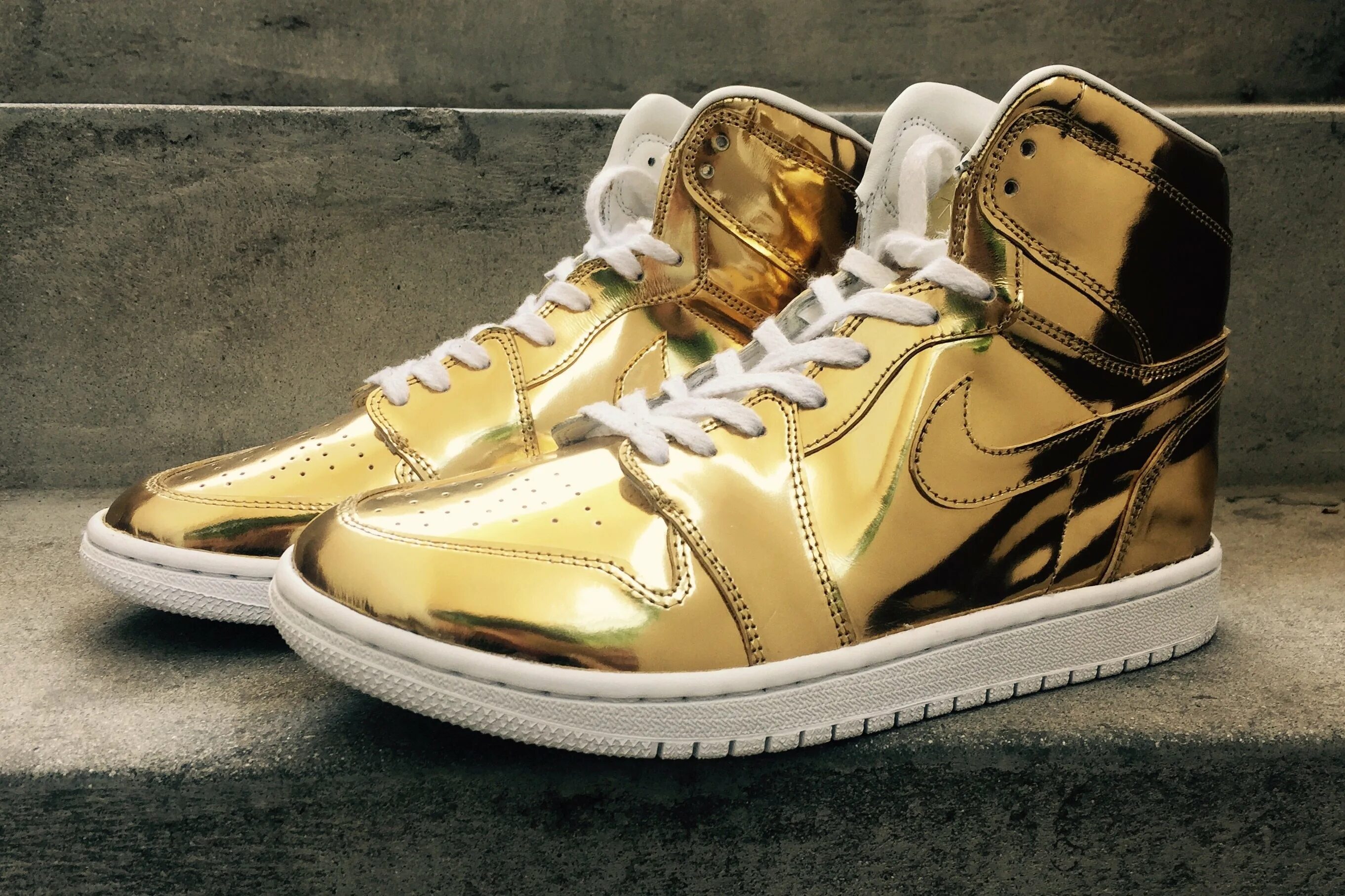 Jordan gold. Nike Air Jordan 1 High Gold. Nike Air Jordan 1 Black Gold. Nike Air Jordan 1 Gold. Nike Air Jordan Gold.