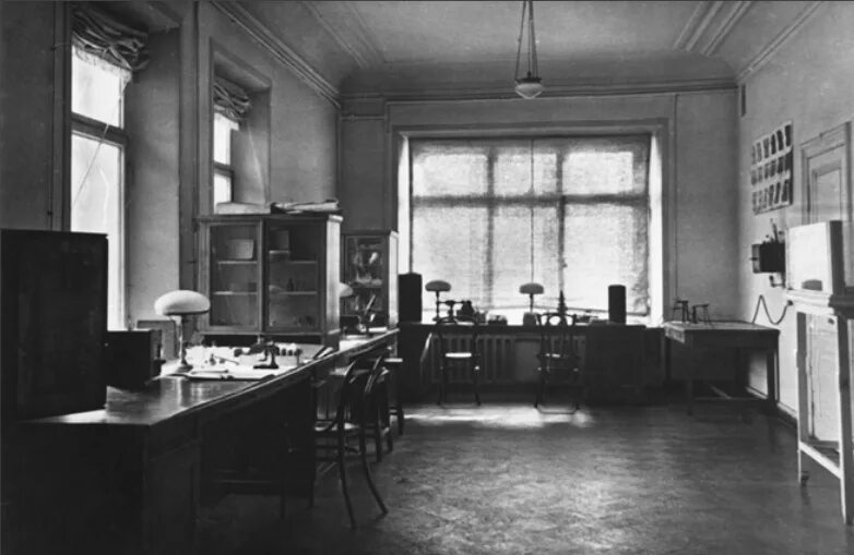 Вундт лаборатория в Лейпциге. Лаборатория экспериментальной психологии 1927. Первая лаборатория экспериментальной психологии Вундта.