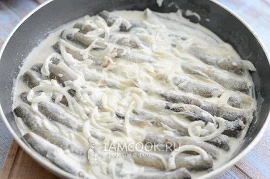 Мойва со сметаной на сковороде. Мойва со сметаной на сковороде. Мойва со сметаной на сковороде. Мойва тушеная на сковороде. Мойва жареная на сковороде с луком.