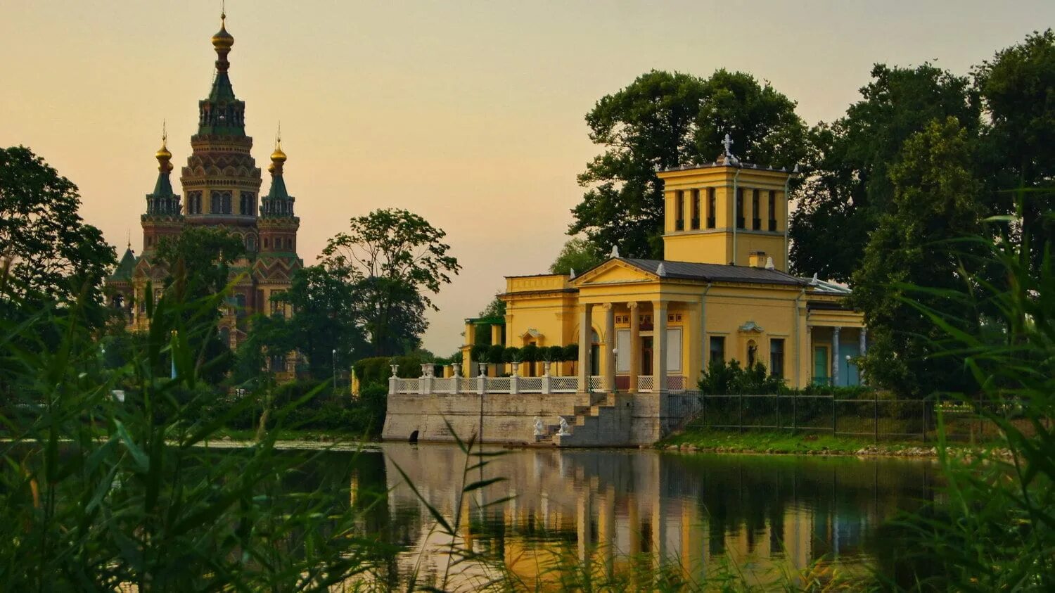 Новый петергоф старый петергоф. Царицын павильон в петергофе. ольгин павильон в петергофе. царицын и ольгин павильоны в петергофе. петергоф колонистский парк ольгин павильон.