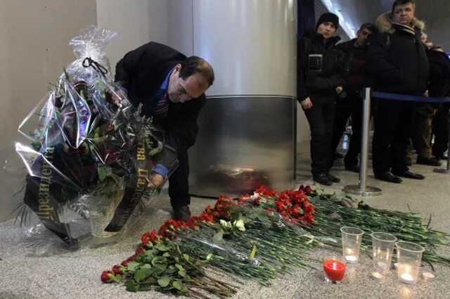 Траур после теракта в крокусе. Взрыв в Домодедово 24 января 2011. Теракт в аэропорту Домодедово 24 января 2011 года.