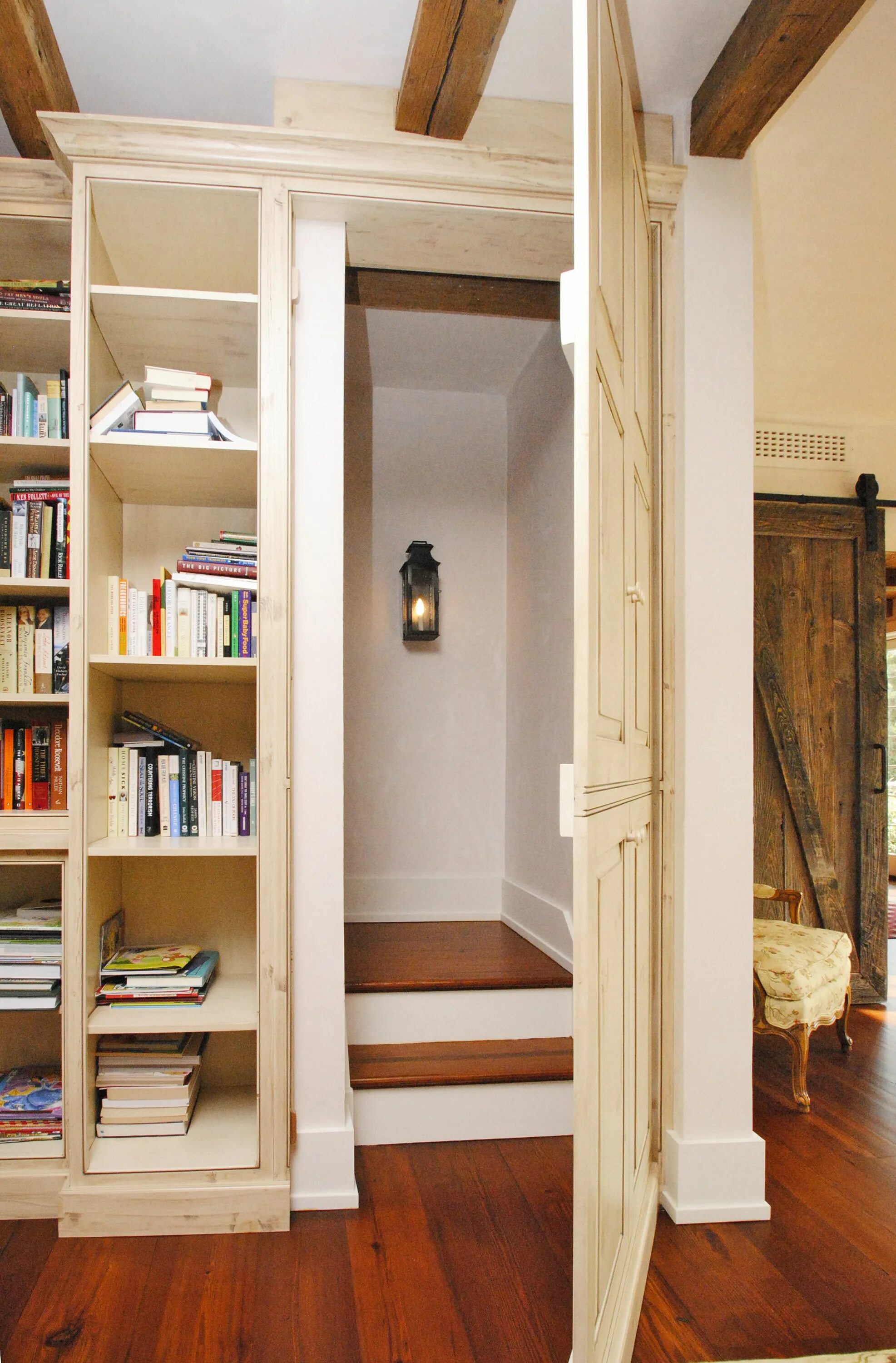 потайная комната шэрон. а 4 потайные комнаты. потайная комната. потайная дверь шкаф. секретная комната москва.