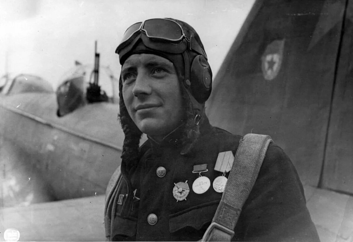 Летчик бомбардировщик герой советского союза