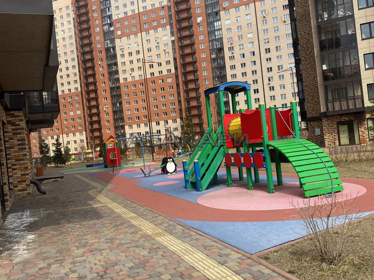 "level" двор. Покровка лайф арбан. Покровка лайф арбан. Покровка лайф арбан. Красноярск ул линейная 122.