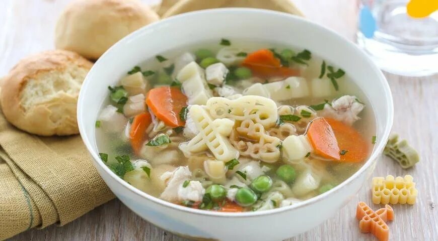 Суп с макаронами и мясом. Суп с макаронами. суп с макаронными изделиями. суп с буковками. макароновый суп.
