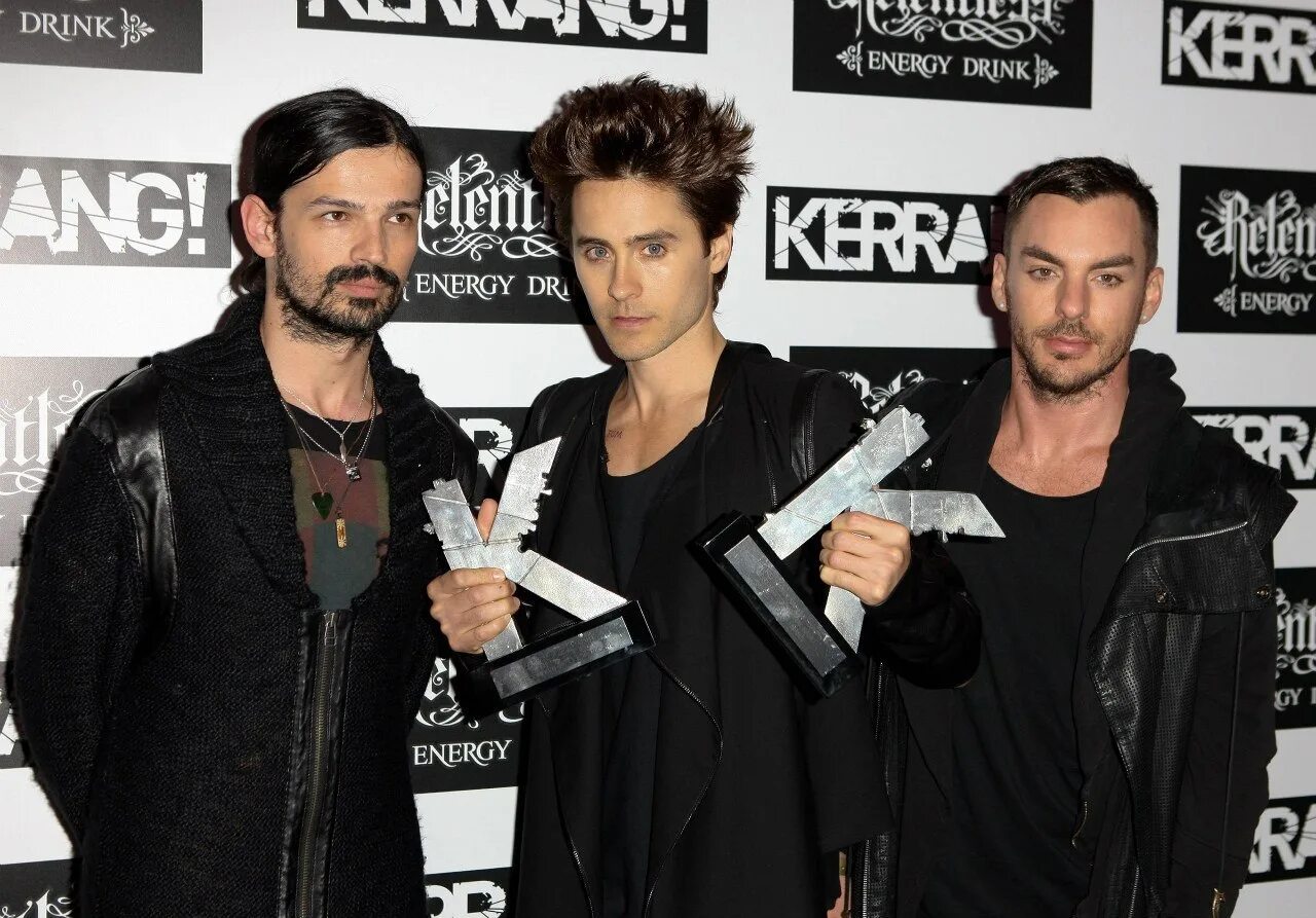 Second to mars. 30 seconds to mars. джаред лето 30 seconds to mars 2007. кевин дрейк 30 seconds to mars. 30 секондс ту марс солист.
