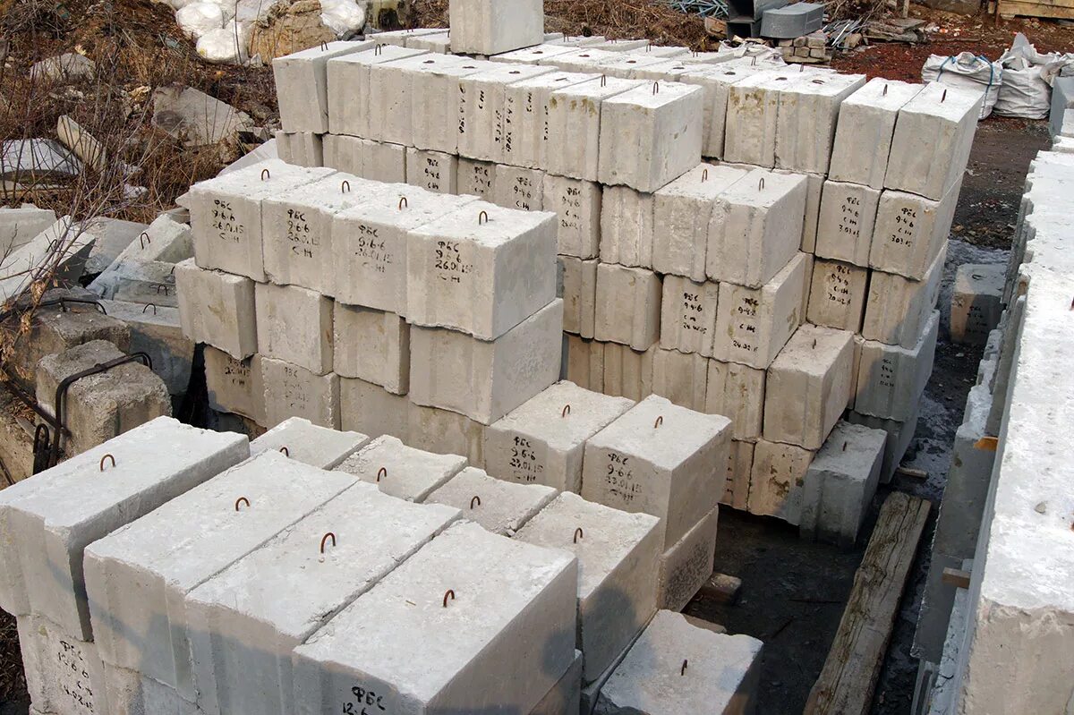 Железобетонный ригель двутавр. 3. Блок упора у1 3. Фундаментные плиты с угловыми вырезами. 2.