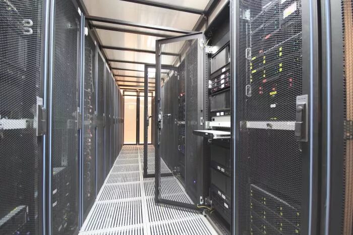 Дата центр селектел санкт-петербург. Дата центр селектел. Сервера селектел. Selectel серверная. Lynx датацентр петербург.