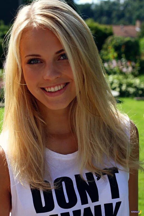 Найти красивых девушек лет. Emilie nereng. эмили мари nereng 36 лет. эмили мари nereng 2025. злата калинина.