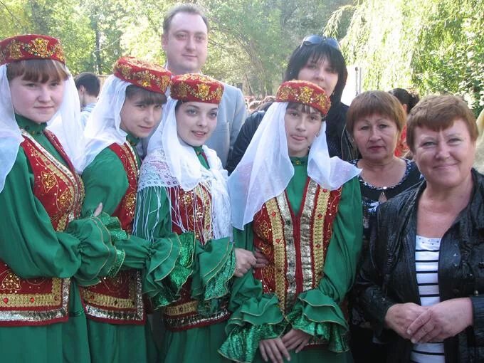 4 народа в поволжье. Народ русские, татары, мордвы, чуваши Поволжье. Традиции народов Поволжья. Жители Поволжья. Народы Челябинской области.