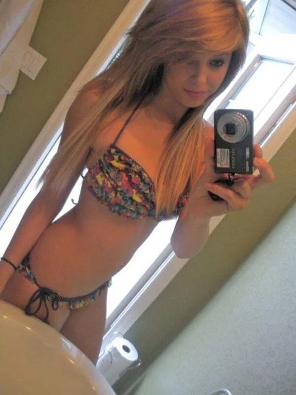 Selfie gallery. селфи обычных девушек. самострел девушек подростков. Selfie gallery. девушка в шортах селфи.