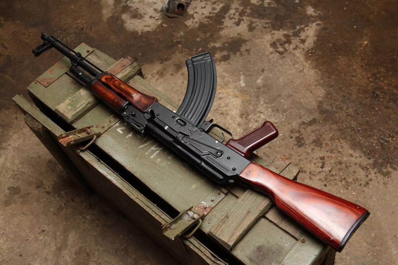 Акм лучший. Автомат калашникова акмс. акм 762. калашников акм. автомат калашников модернизированный акмс.