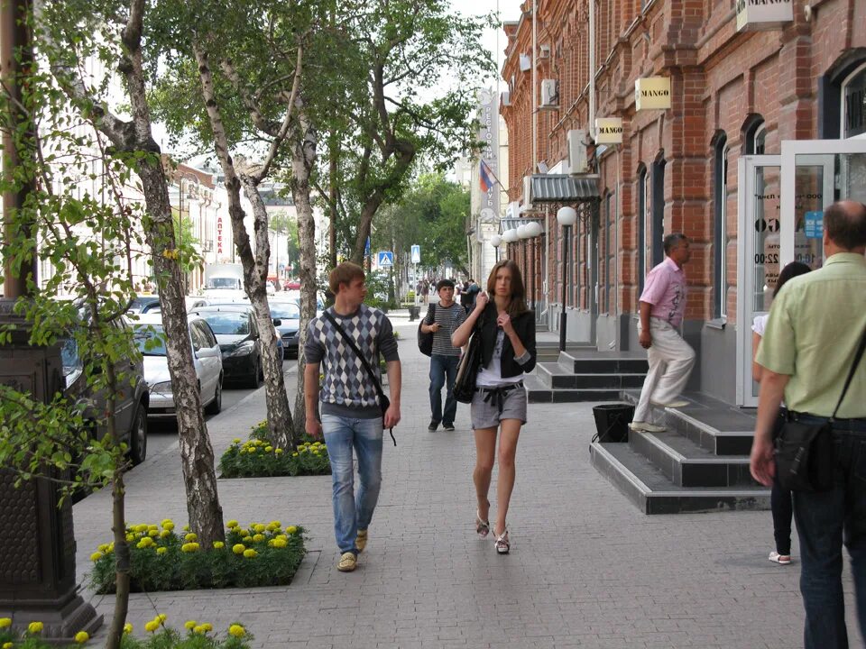 берн улицы и люди. люди на улицах берлина. прохожие лето. горожане на улице. люди на улицах парижа.