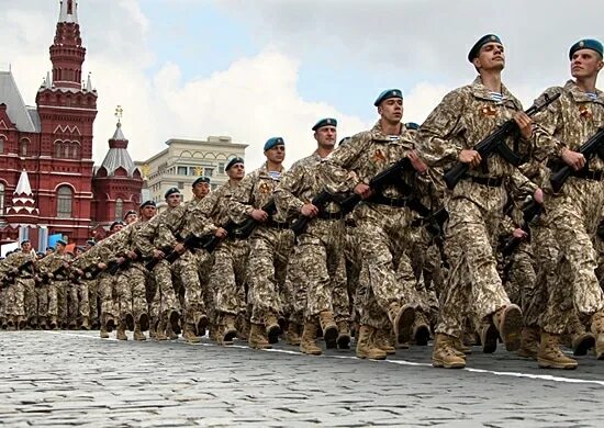 9 мая 2011. Парад Победы 2011 года. Спецназ на параде Победы. Армия РФ парад. Десантники на параде Победы.