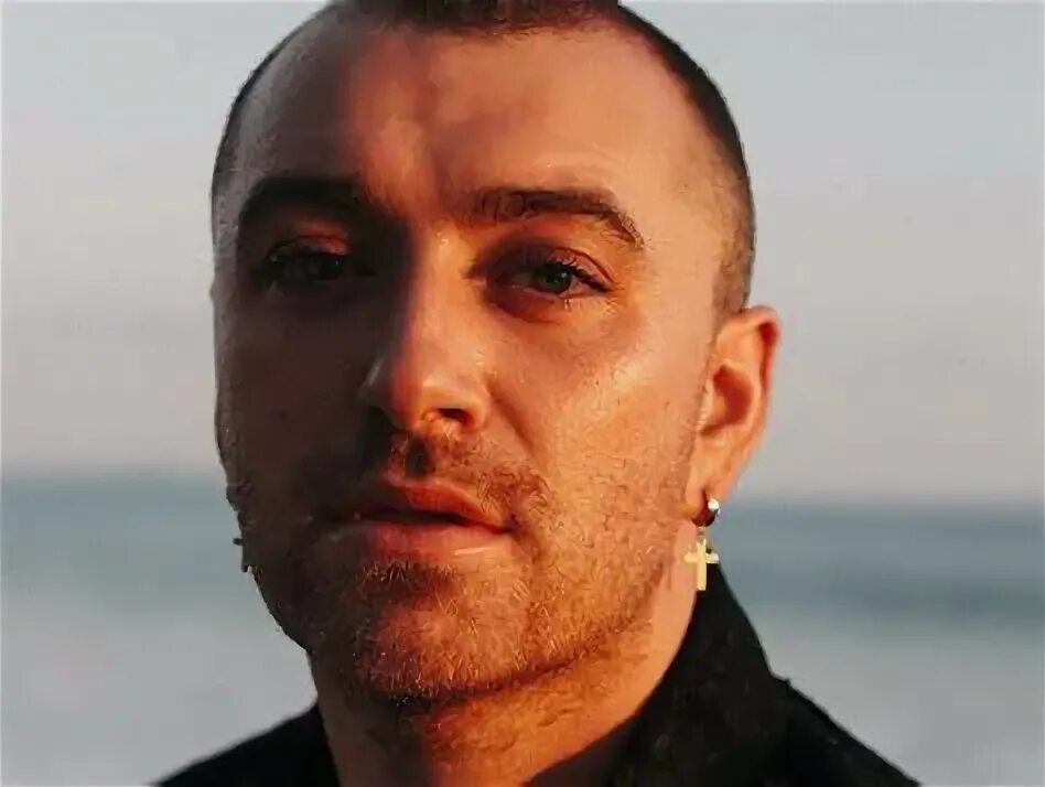 Сэм смит фото до и после похудения Sam Smith dons a white skirt and a matching tank top while taking a stroll with