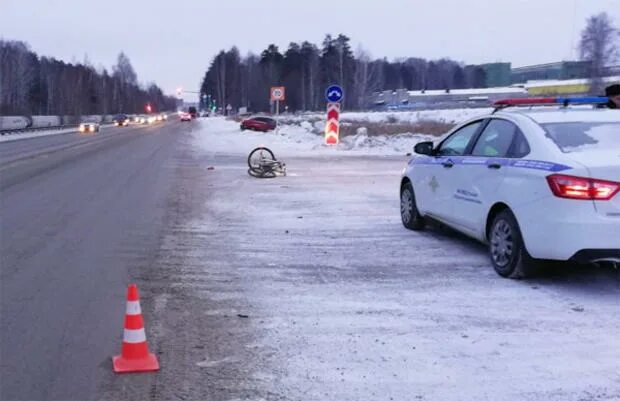 Происшествия верхняя пышма среднеуральск. Авария в верхней пышме вчера. Дтп пышма вчера верхняя газель. Дтп в верхней пышме 26. Пешеход на переход.