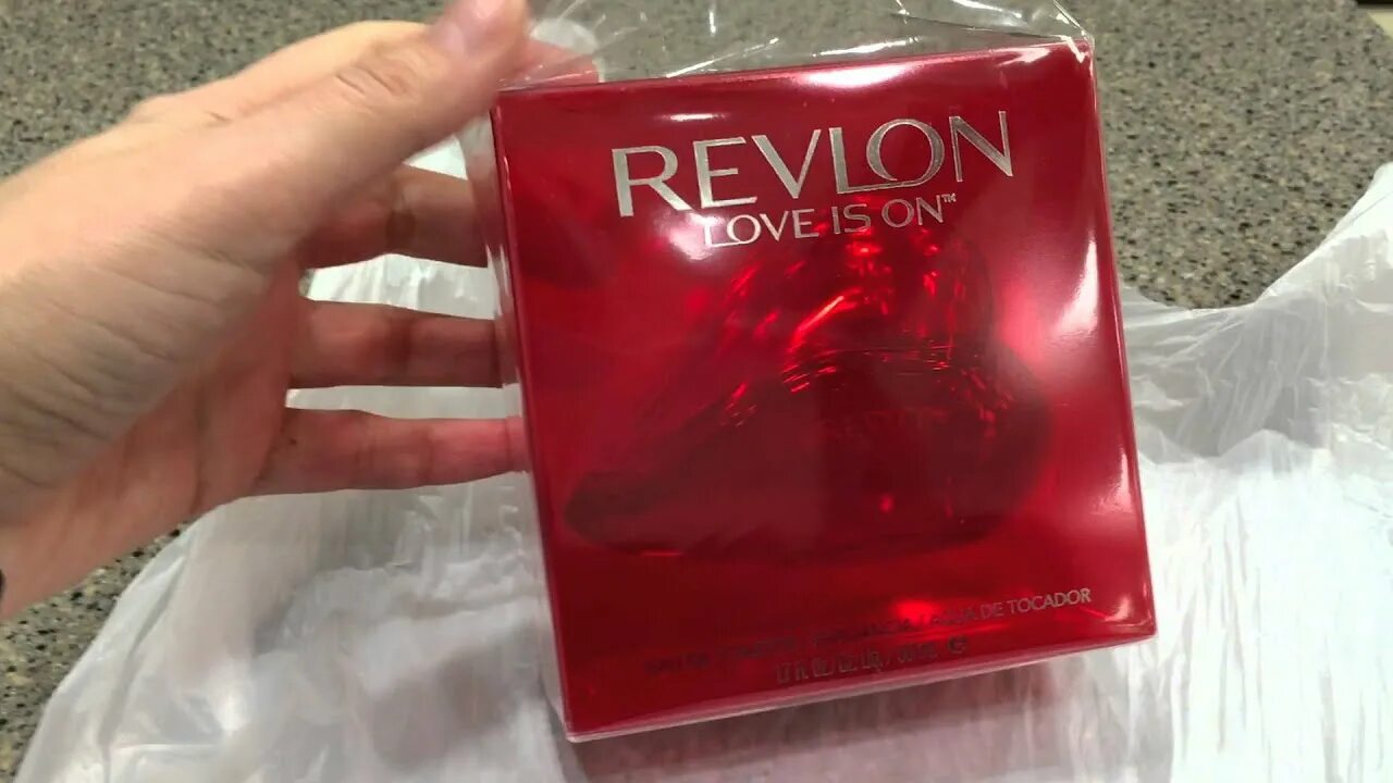 Духи можно вернуть в магазин. Revlon туалетная вода Love is on. Духи вернуть в магазин. Духи РФ. Духи Love 2008.