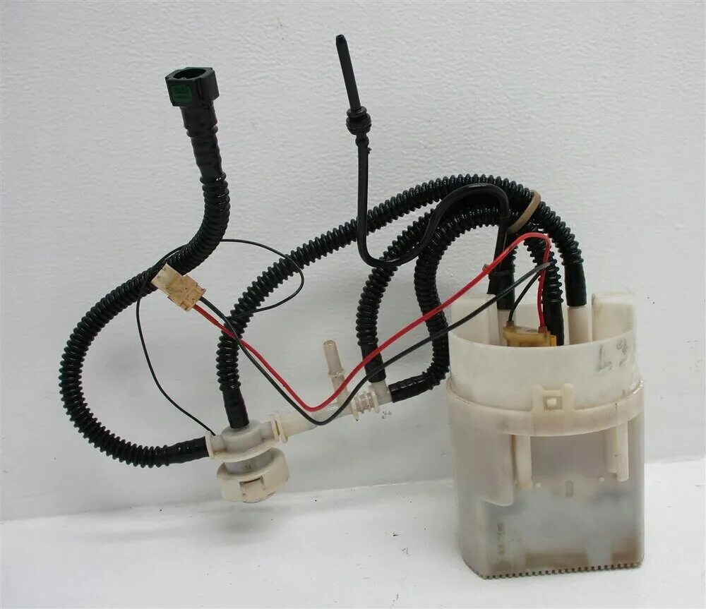 Подкачной насос дискавери 3 дизель 2. Wgs500110. Discovery насосы. Дискавери 3 насос. Топливный модуль дискавери 3.