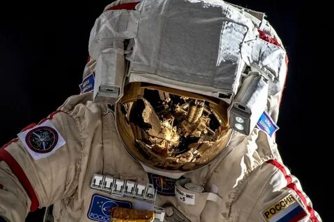 Космонавт выход в открытый космос