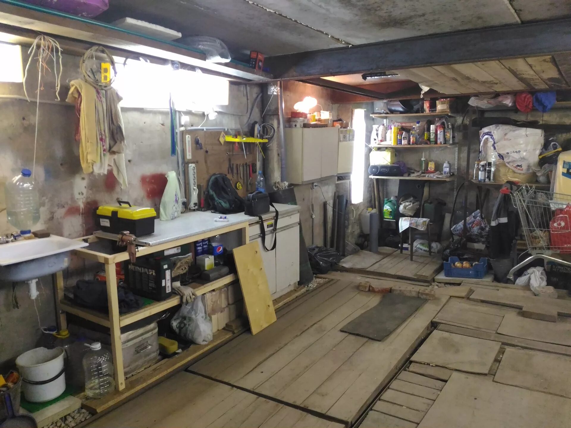 Civic ej9 обои на рабочий. В гараже 63 машины из них. Сцена в гараже. В гараже стоят 750 автомобилей. Бюджетный гараж.