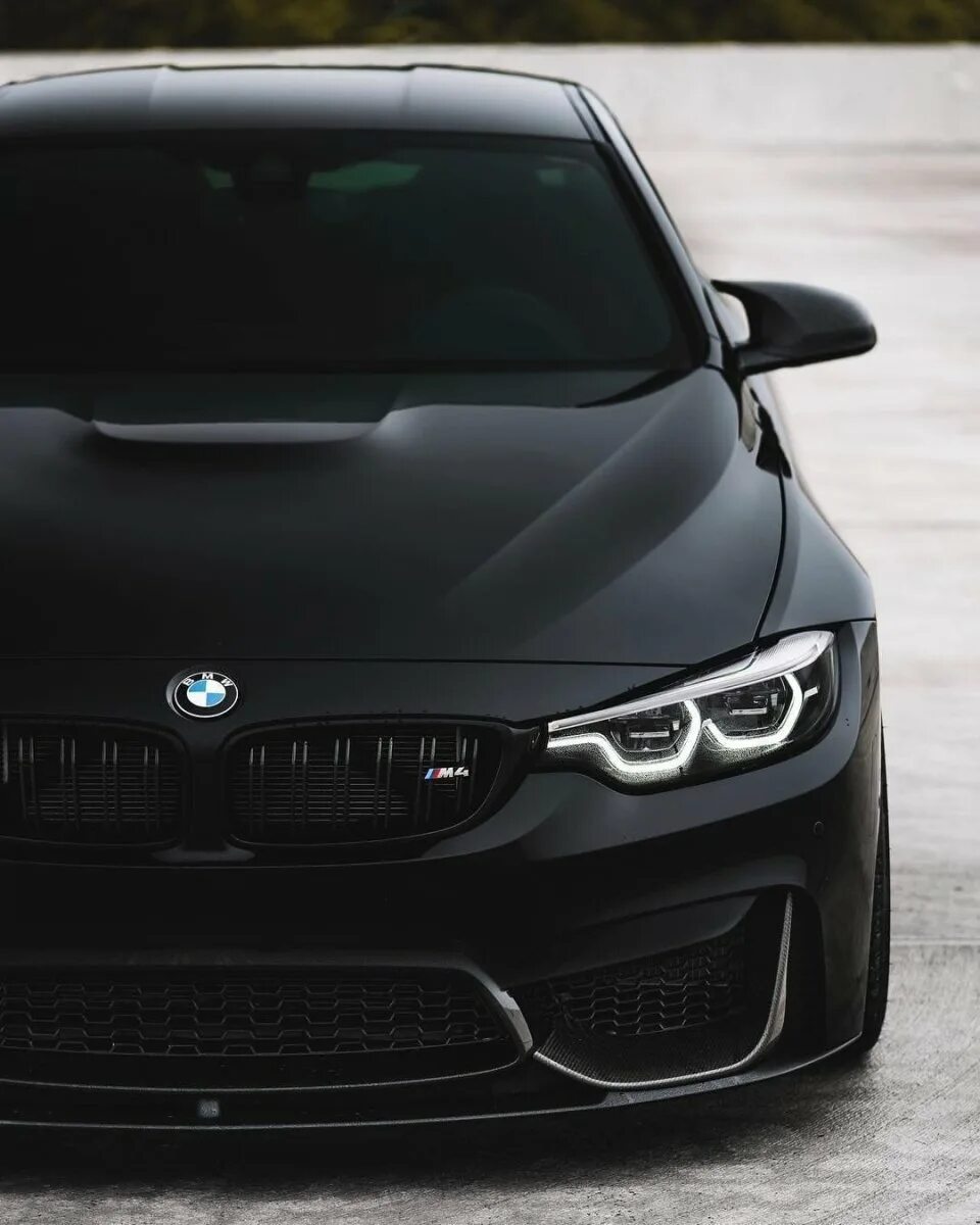 Bmw черная матовая. BMW m4 f82 Black. BMW m4 Coupe черный. BMW m4 f82 черная. БМВ м4 черная матовая.