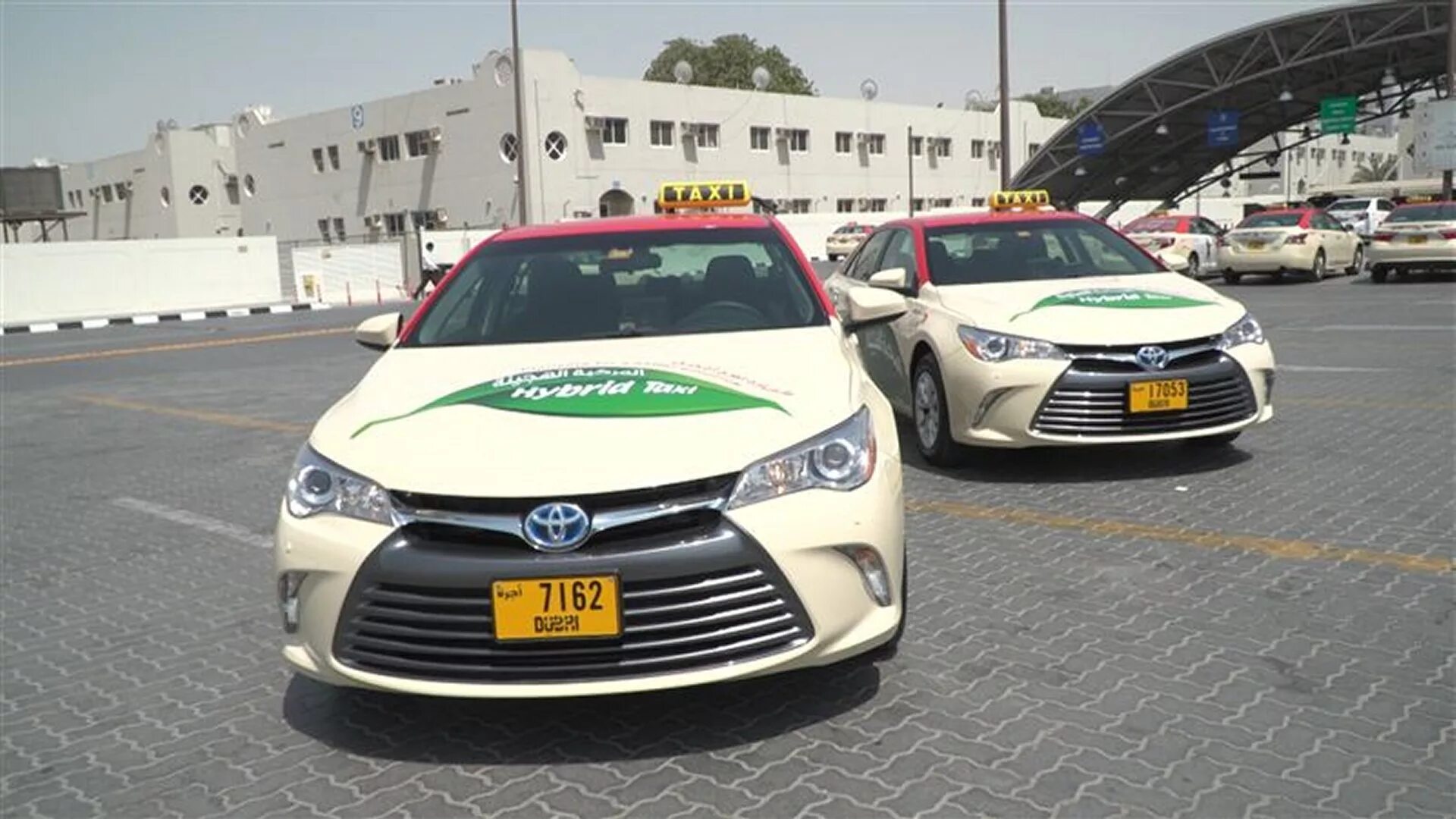 Toyota Camry Dubai Taxi. RTA Dubai такси. Такси в Абу Даби. Тойота Камри такси в Дубае. Таксисты дубай