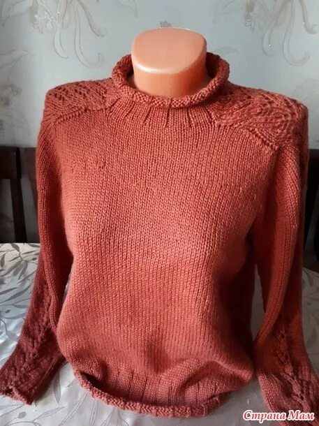 Пуловер погон eira. Реглан погон сверху спицами. Вязаный реглан погон. Джемпер реглан погон. Бесшовный свитер.