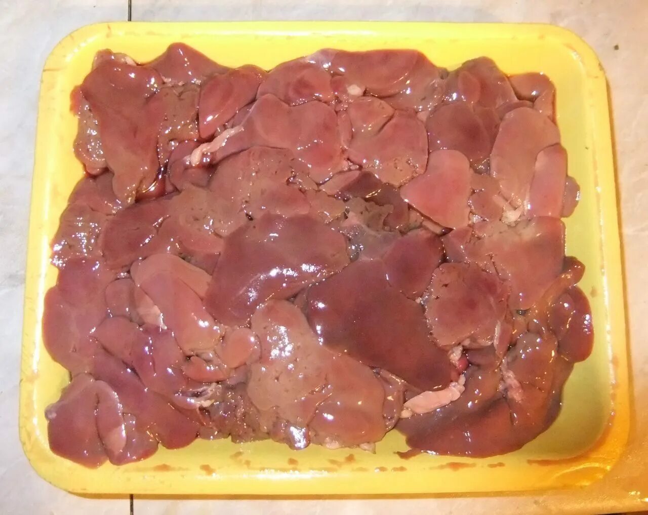 Можно ли кошкам свиную печень. Печень готовая. Кошка кушает. Можно ли кошкам свиную печень. Печень готовая.