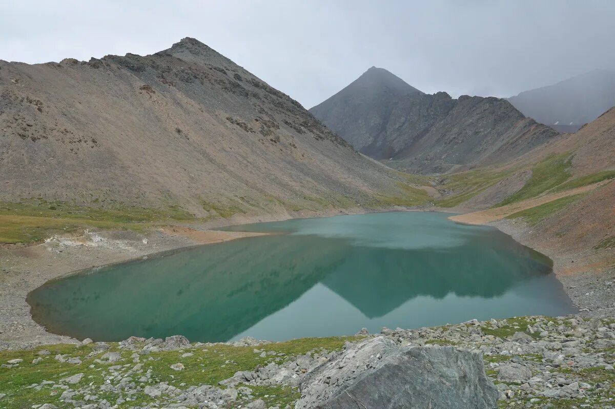 природный парк ергаки озеро горных духов. озеро горных духов горный алтай акташ. озеро духов алтай акташ. акташский ретранслятор озеро горных духов. озеро горных духов акташ.