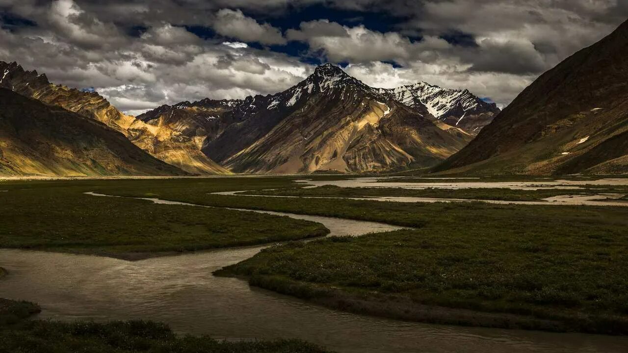 Ладакх и Занскар. Долина Занскар. Zanskar Valley Ladakh. Занскар горы. Везде работа на горах в долинах рощах