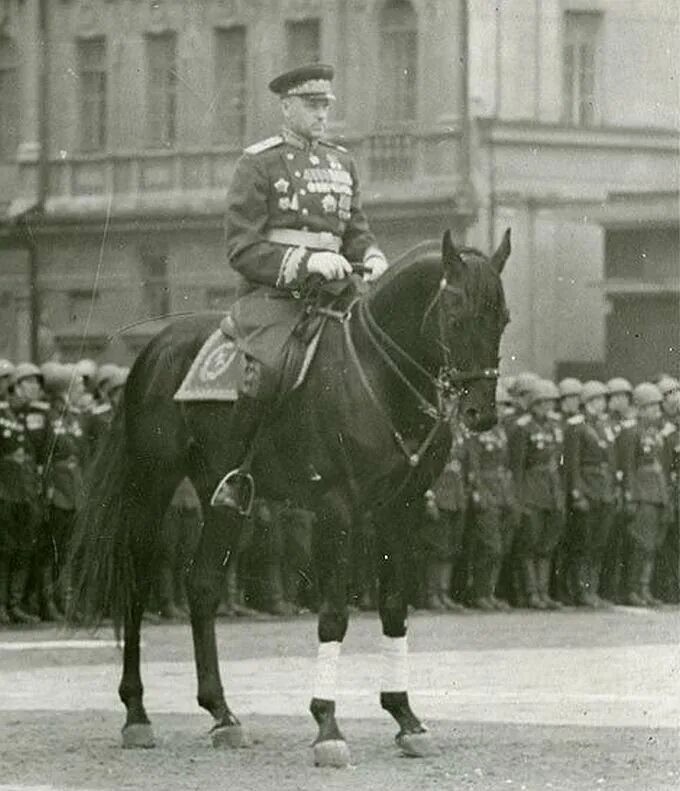 Маршал Рокоссовский на параде Победы 1945. Жуков и Рокоссовский на параде Победы 1945. Рокоссовский парад