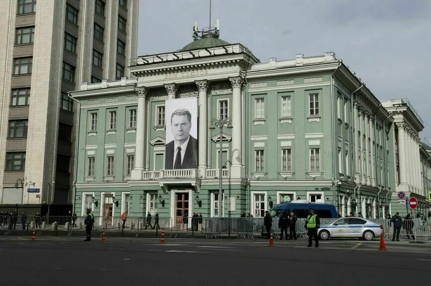 Закрытые открытые": зачем вступали в клубы раньше и куда пойти сегодня в Москве 